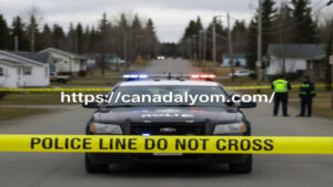 شريط تحذير الشرطة وسيارات الطوارئ في موقع حادث إطلاق نار في تاملر ريدج بكولومبيا البريطانية -صوت كندا اليوم.